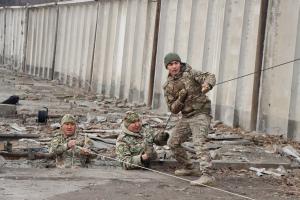 Staff of the Border Service of the State Committee for National Security of the Kyrgyz Republic during the specialized training on Explosive Ordnance Disposal (EOD) conducted by the OSCE Programme Office in Bishkek, in collaboration with the U.S. Embassy, 31 January, Bishkek, Kyrgyzstan. (OSCE)