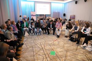 Civil society organizations (CSOs) from both banks of the Dniester/Nistru River, donors and development partners engaged in discussions in groups during the OSCE Mission’s Donors’ Forum, 23 October, Chisinau.  (OSCE/Ecaterina Leuca)